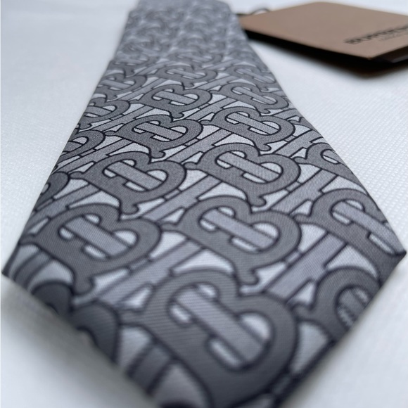 🔥TB MONOGRAM🔥🆕💯ICON BURBERRY GRIS LIMITED PRINT MOTIF TIE🔥EXCLUSIVE🔥 - Picture 14 of 14